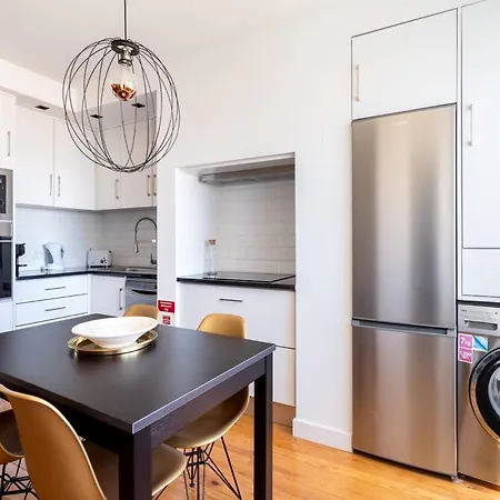 Akicity Penha Ivory * ליסבון